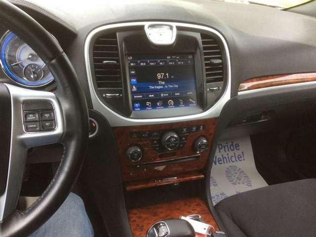 2012 Chrysler 300 4dr Sedan